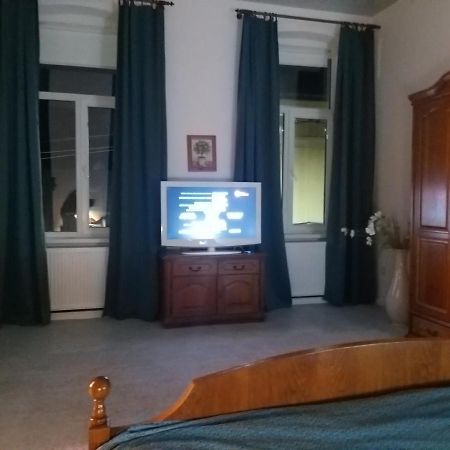 Затишна Квартира В Історичному Центрі Міста Tsjernivtsi Eksteriør bilde